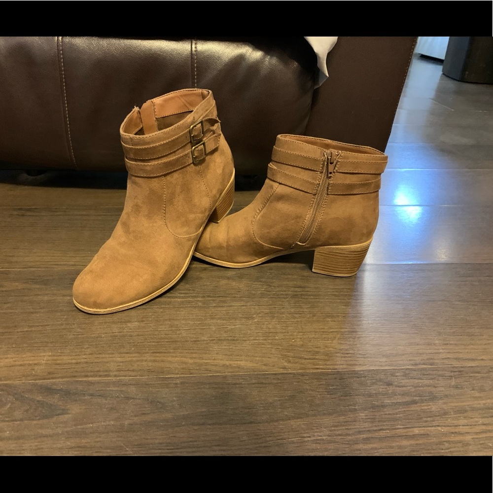 American Eagle Booties